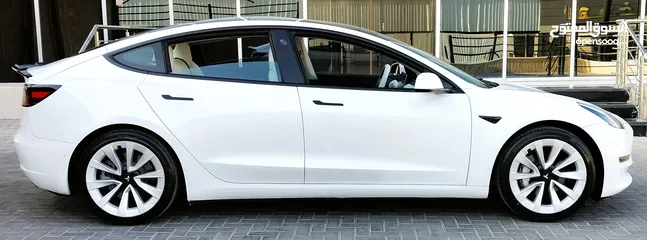  13 تيسلا 2021 model 3 فحص كامل 4 جـيـد فرش ابيض جنط 19بحالة الوكالة لون مميز للبيع بسعر لقطة ومحروووق