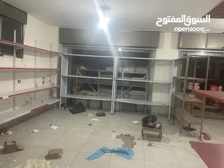  6 يوجد رفوف مستعملة لمحل تجاري للبيع