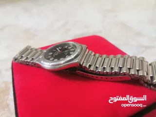  5 للبيع ساعة ويستند