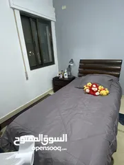  2 غرفة نوم كاملة خشب طبيعي بحالة ممتازة – سعر مميز قابل للتفاوض  خشب زان وخزانة مع مرايا رفوف وتعليق