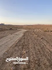  1 ارض زراعيه للبيع في طريق استوراد المفرق قرب مصنع الراجحي