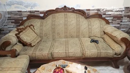  5 طقم كنبايات و طاولات للبيع