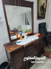  11 غرفة نوم للبيع مستعمل بحالة جيدة مكونة من سرير مع الفرشة و 2 كومادينة و دسوار بدون خزانة
