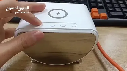  7 *شاحن لاسلكي سريع متعدد الوظائف مع ساعة ومنبه*