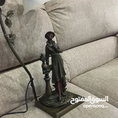  2 تمثال برونزي مع شمعدان فضة