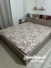  1 سرير قياس 180/200 لم يستخدم كثيرا