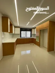  11 شقة للإيجار