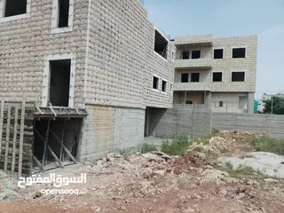  4 مخازن للإيجار+ باركينج+ طابق فوق المخازن  تصلح لمعارض (الموقع ممتاز ) يبعد عن دوار رافات 20متر