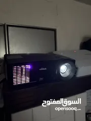  6 ثلث بروجكتورات فيهم مشكال