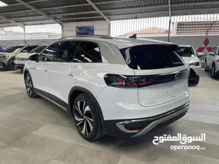  5 Volkswagen Electric ID.6 PUER + 2022 مستعمل بحالة الوكالة