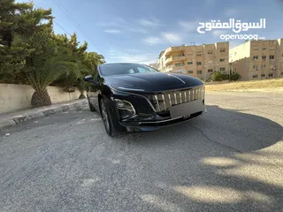  1 هونج تشي Eqm5 2022 لون اسود ملوكي Hongqi