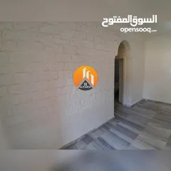  8 شقة طابق اول مع بلكونة ومصعد للإيجار في افضل وارقى المواقع في ضاحية الاقصى واسعة