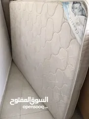  1 فرشة تخت مفرد و نص مستعمل بحالة جيدة التواصل على الواتس.