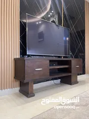  1 طاوله شاشه موديل حديث بحاله ممتازه