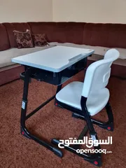  2 مكتب اطفال مع كرسي وجرار جديد بلكرتونه