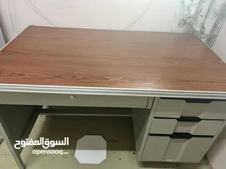  3 طاولة مكتب