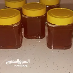  4 عسل طبيعي من المنحله للعلبه