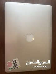  1 لابتوب ابل ماك برو 2015 بحالة ممتازة  مع شاحن أصلي و البطارية ممتازة و الجهاز سريع و لجميع الاستخدام