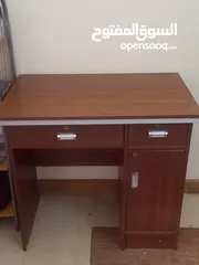  1 مكتب خشبي ممتاز وكرسي مكتب
