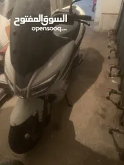  2 Aprilia SXR 160