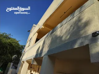  18 بيت عربي مؤلف من 8 غرق 2 صاله 4 حمام للايجار في عجمان سكن عائلي