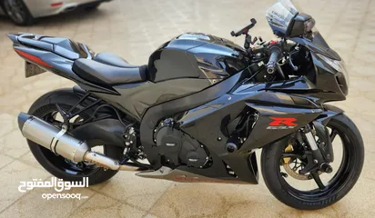  3 Suzuki GSXR 1000 للبيع الدراجه بمبلغ 25,000 درهم وقابل للتفاوض بمبلغ معقول