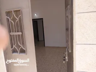  7 شقه سكنيه للايجار
