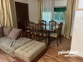  3 شقة ارضية مع ترس كبير مفروشة بجبل الحسين للإيجار