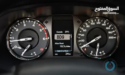  15 بك اب غمارة 2025 تويوتا هايلوكس لون ابيض مميز