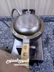  6 عدة وافل وكريب و ماكينة بوظة على الصاج وثلاجة ومطبخ لاتيه وفلتر ونثريات