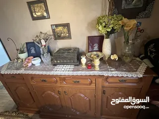  8 طاولة سفرة (تركي) خشب ثقيل مع 8 كراسي  قابلة للتكبير مع دونسوار وفضية تفصيل