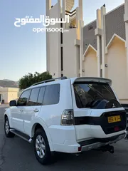  16 Mitsubishi Pajero 2015 3.5 cc v6 wheel drive Oman agency family car lady driving