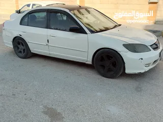  3 هوندا  سيفيك  موديل  2004  للبيع