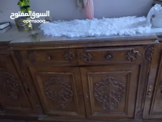  3 بوفيه سفره كبير من الخشب الوان الاصلى عباره عن 4ضلف ودرجين وفوقه لوح زجاج