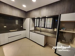  2 شقة أرضية فارغة للإيجار في الصويفية - ref: 14414