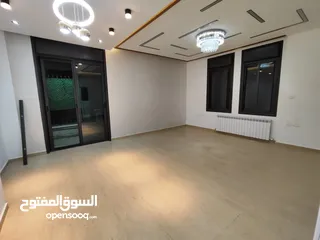  3 للايجار شقه طابقيه جزء من فيللا بجانب اوريدوو