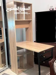  2 Storage space with desk