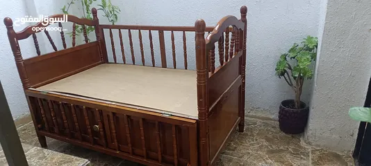  3 سرير اطفال خشب ثقييييل  ..................................... .................................