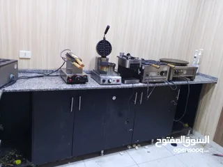  30 عدة وافل وكريب و ماكينة بوظة على الصاج وثلاجة ومطبخ لاتيه وفلتر ونثريات