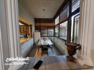 15 شقة ارضية شبه فيلا للبيع في الشميساني 500م. مع الحديقة من 4غرف نوم ومدخل وكراج خاص