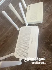  2 راوتر زين عدد 2 ومقوي وموزع الشبكة عدد 2