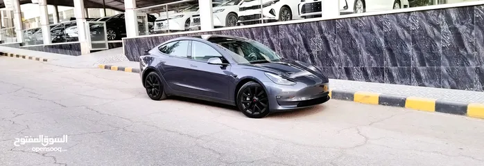  3 تيسلا 2023 MODEL 3 فحص كامل 4 جـيـد ممشى قليل 20 الف بحالة الوكالة لون فيراني مميز بسعر محرووق ولقطة