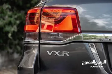  22 تويوتا لاند كروزر 2017 فل VXR 5700cc