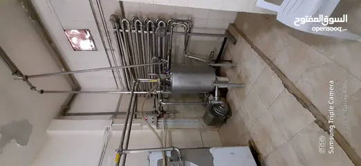  7 مصنع ألبان