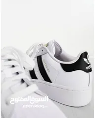  4 حذا سوبر ستار اديداس متوفر بالون الابيض و الاسود