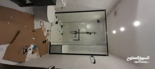  1 shower partition