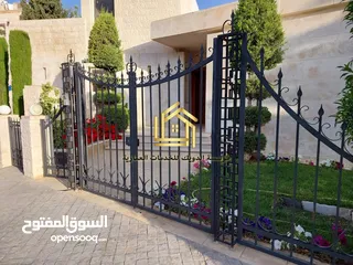  12 فيلا فاخرة مفروشة / مميزة بإطلالات رائعة اعلان رقم ( V10 )