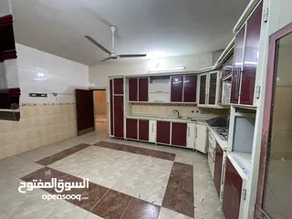  3 بيت طابقين للإيجار في حي صنعاء خلف مركز ابتسامة البصرة