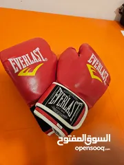  1 كيس ملاكمة مع قفازات