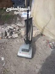  1 مكنسة كهربائيه نوع hoover